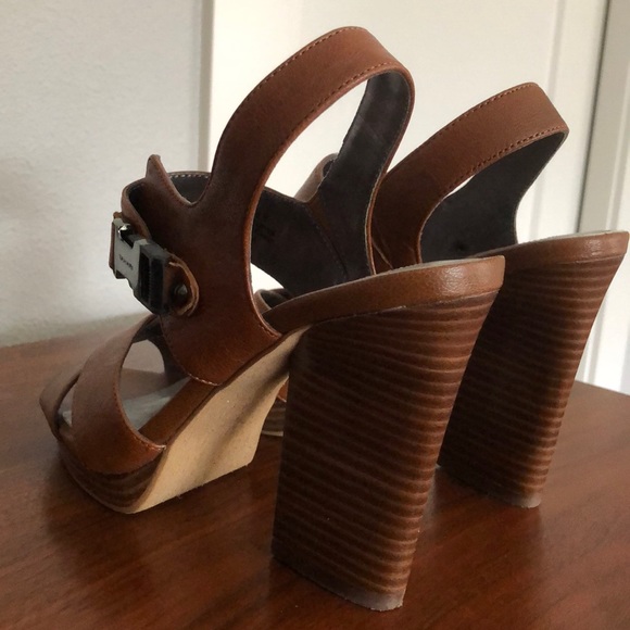 Tahari Block Heels - Picture 4 of 6